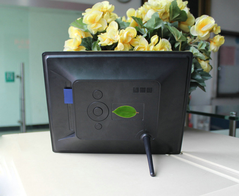 4:3 ratio multimedia function 8 inch LCD digital photo frame for family or commercial purpose