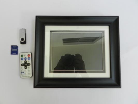 Black 8 Inch High Resolution Digital Picture Frame With Wooden Frame 350cd/m2
