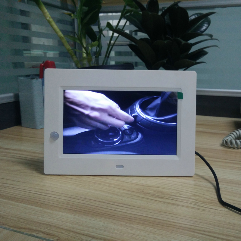 7 inch HD video player with PIR motion sensor to turn on/off videos automatically
